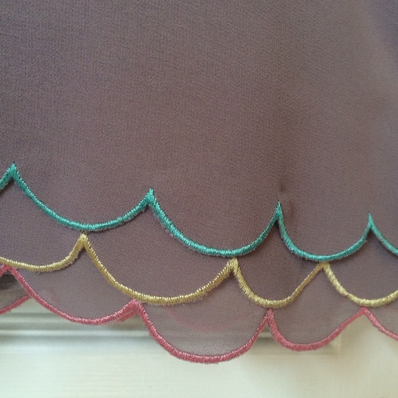 Dresses - Adorable spring dress with scalloped hem Dresses - Adorable spring dress with scalloped hem