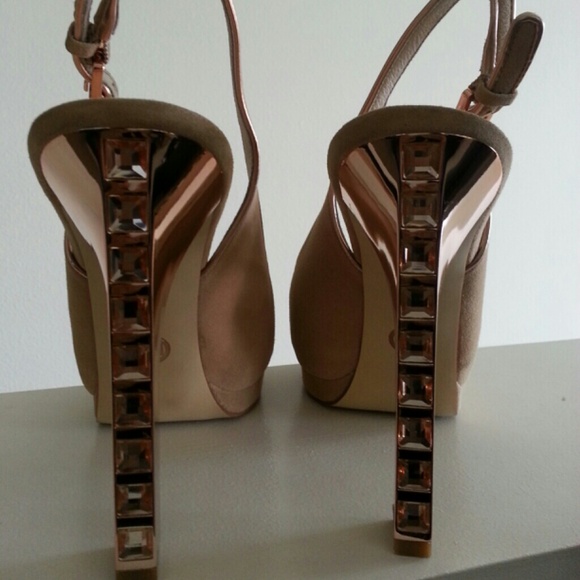 Shoes - Picture 3 of 4