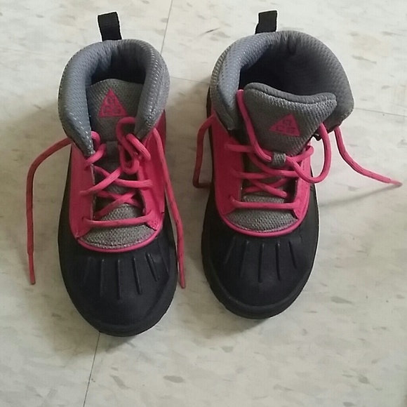 🚫Sold🚫Toddler acg Nike boots