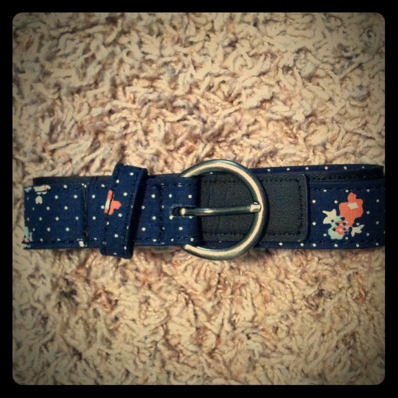 Polka dotted and a little bit of floral belt - Picture 1 of 1