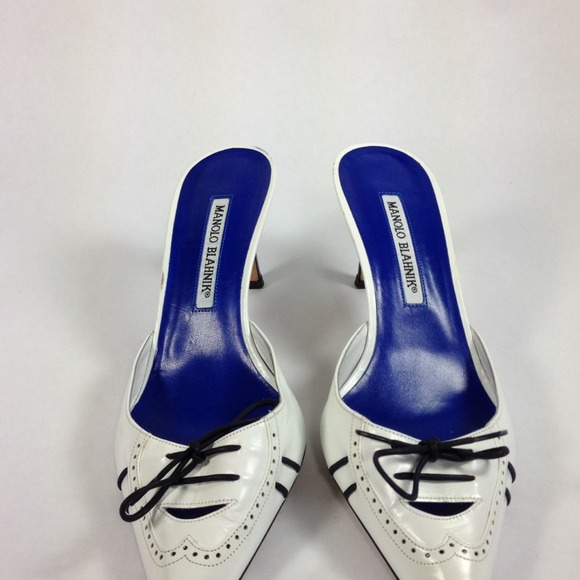Manolo Blahnik Pointed-Toe Mule SZ. 38