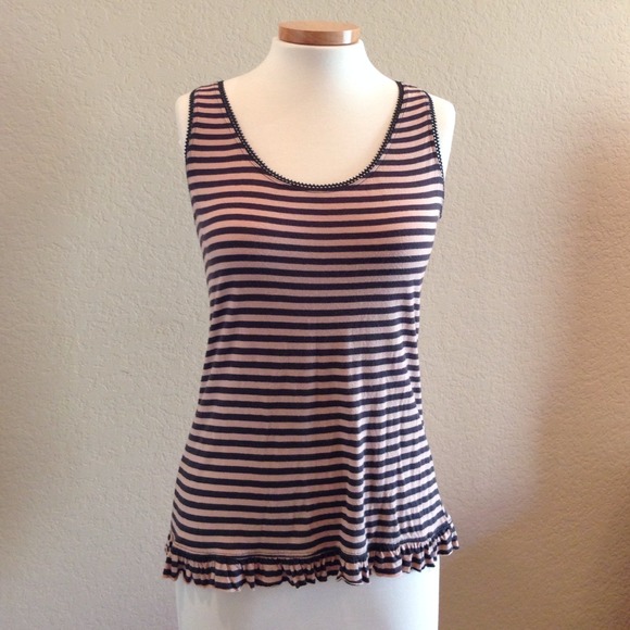 ❌SOLD❌Lace back sleeveless top