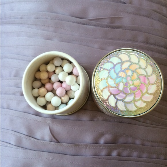 Guerlain white pearls 00