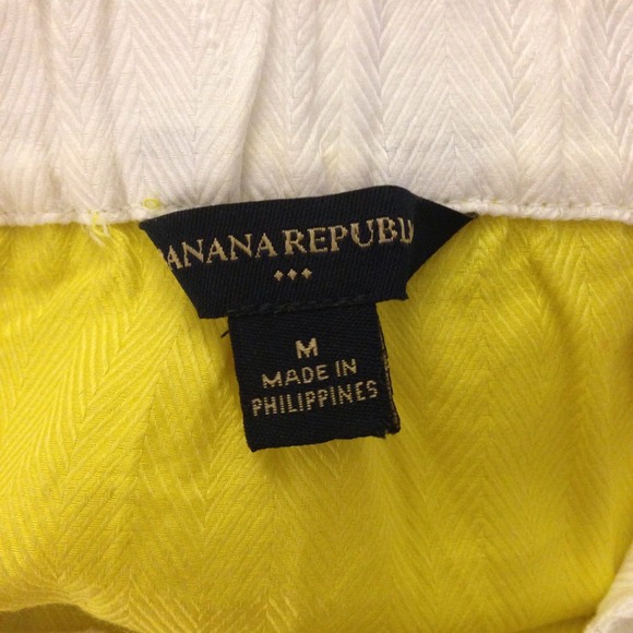 Banana Republic yellow tank top with white trim.💗 - Picture 2 of 4