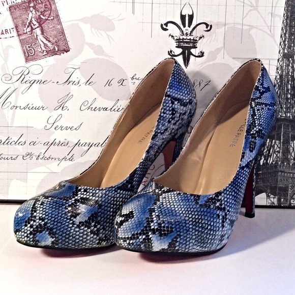 🎉Host Pick🎉 Blue Snakeskin Platform Pumps - Picture 2 of 4