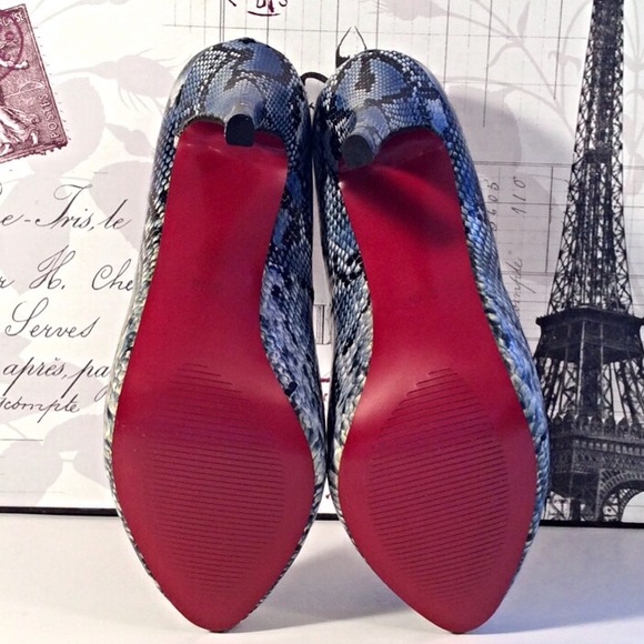 🎉Host Pick🎉 Blue Snakeskin Platform Pumps - Picture 4 of 4