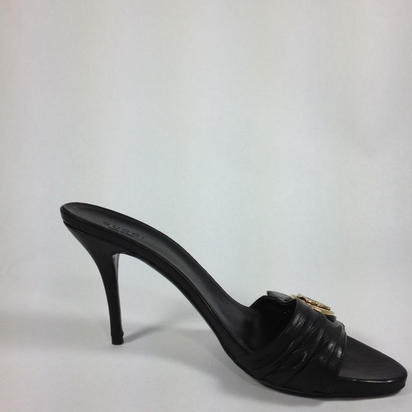 Gucci Leather Mule with Gold Logo Hardware SZ. 7.5
