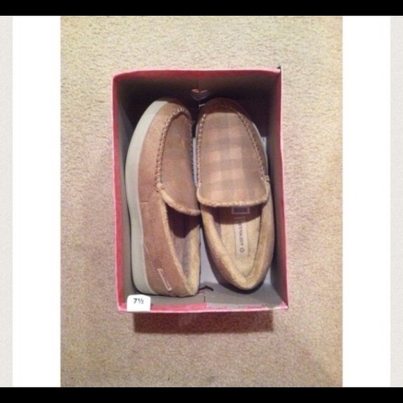 NWT Tan Plaid Airwalk Slip-Ons