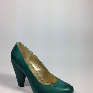 Seychelles Turquoise Round -Toe Pump SZ. 6