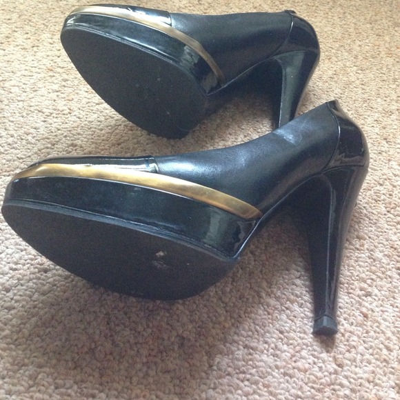 Fab ysl pumps! - Picture 4 of 4