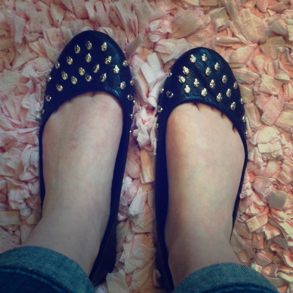 Skull black leather flats