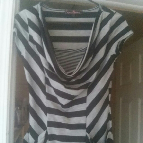 Almost famous dress shirt - Picture 2 of 3