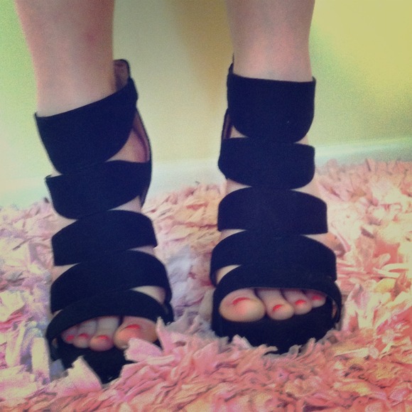 Black 4in heals