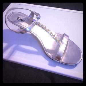 Fioni Kitten Heels