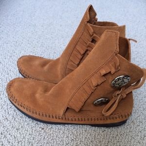 Minnetonka Two Button Boot