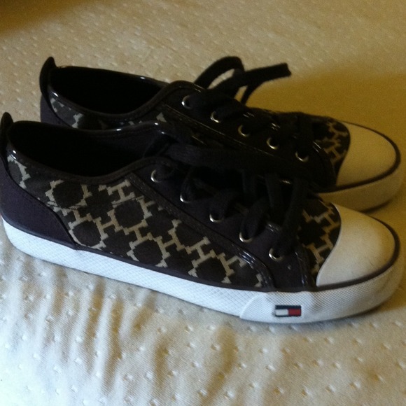 Brown tommy shoes