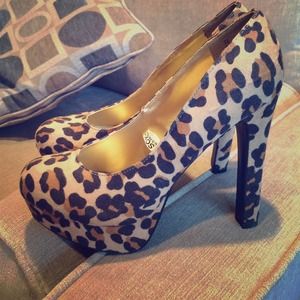 Leopard pumps