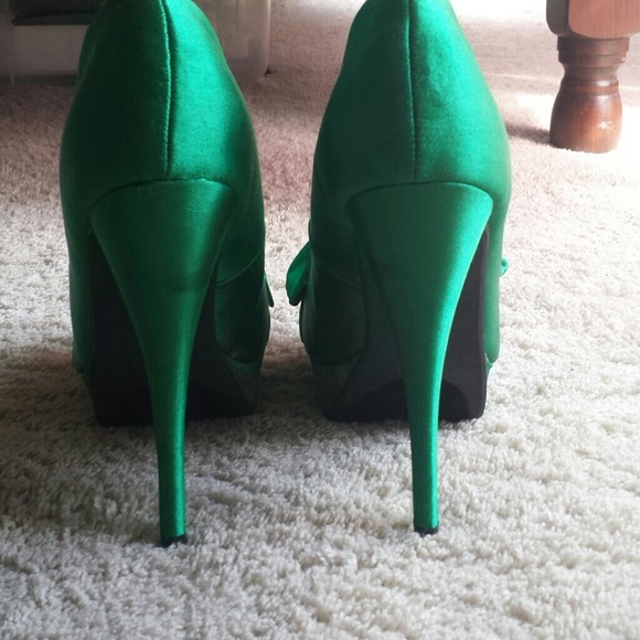 JustFab Pumps - Picture 2 of 3