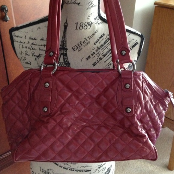 Red quilted handbag - Picture 2 of 4
