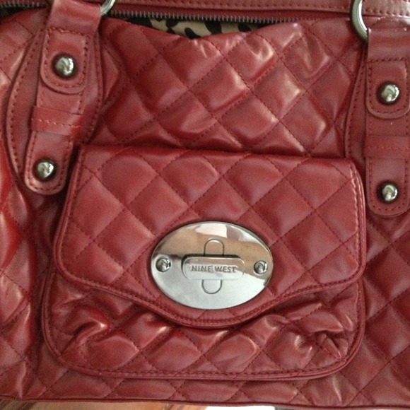 Red quilted handbag - Picture 4 of 4
