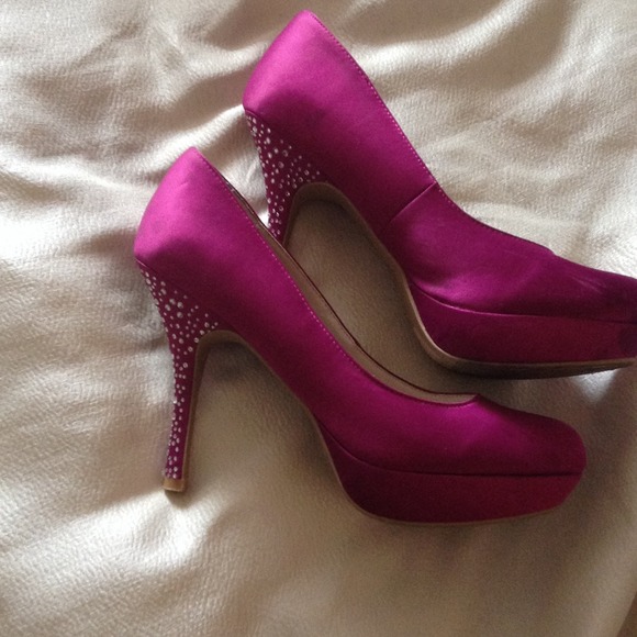 Pink satin pumps size 10