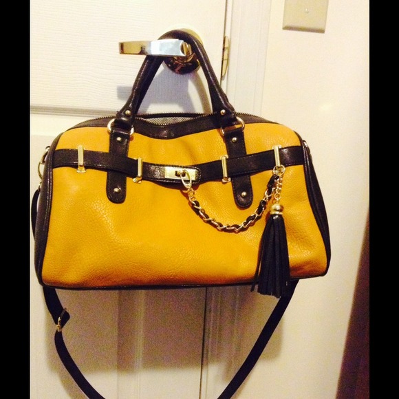 2 purses for trade for @vanityroyale