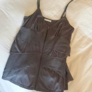 Gray tiered top