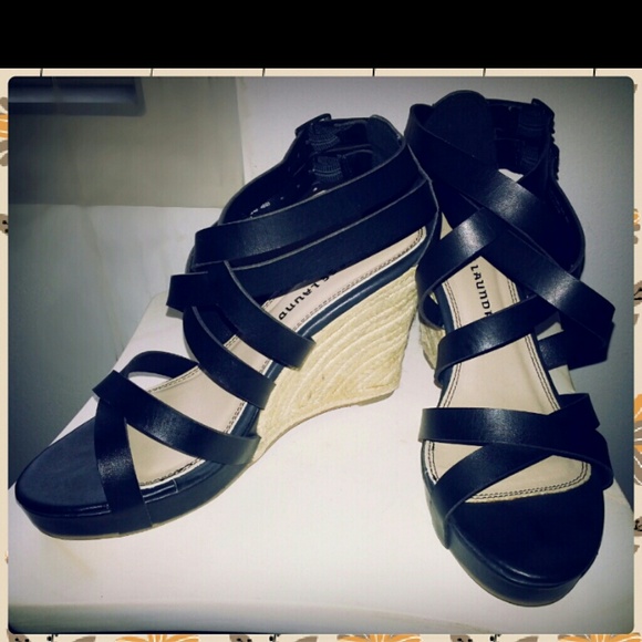 Black Down Town Wedges!!!