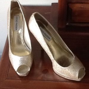 Stunning gold glitter Steve Madden heels
