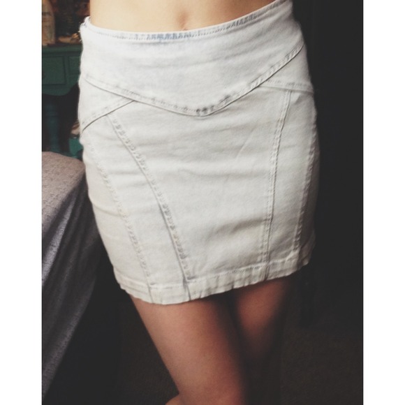 ❌BUNDLED MINKPINK jean skirt❌ - Picture 2 of 3