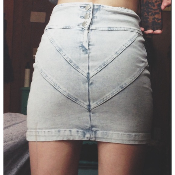 ❌BUNDLED MINKPINK jean skirt❌ - Picture 3 of 3