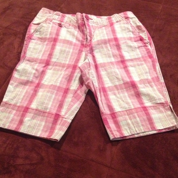 🚨REDUCED🚨 Pink plaid capris