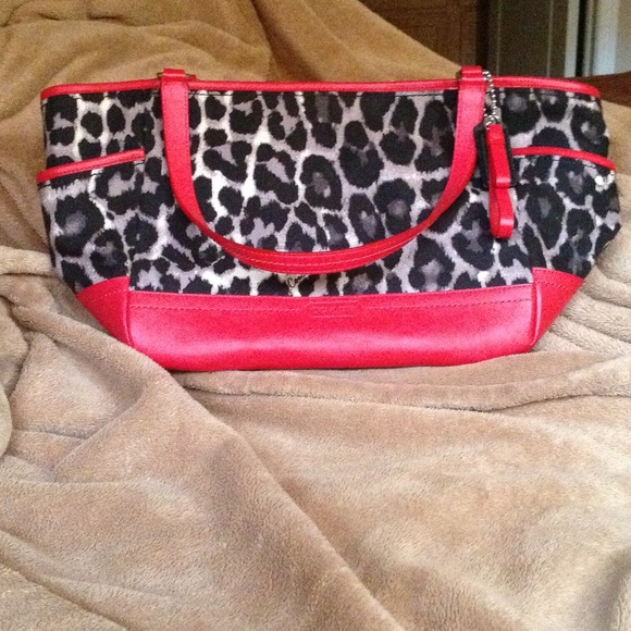 Coach Handbags - Coach purse ⭕️SOLD⭕️