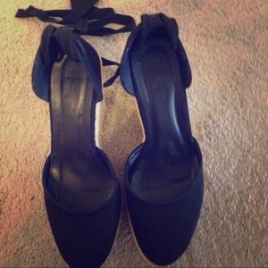 **FLASH SALE** Black wedges