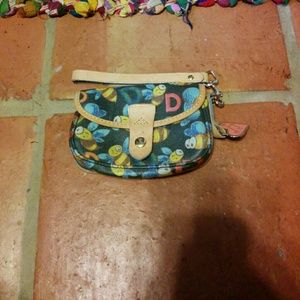 🔸Hold🔸 Dooney & Bourke clutch