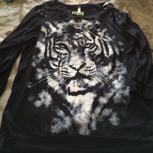 Black tiger top