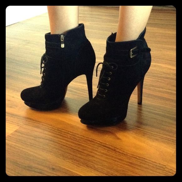 On sale!! Sam Edelman black booties! 💟