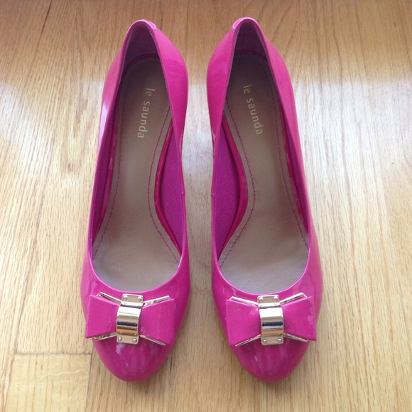 Le Saunda Fuchsia Bow Heels