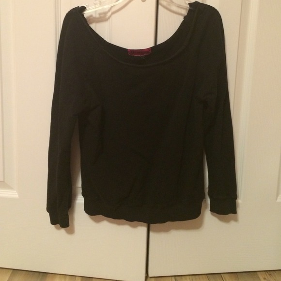 Black winged sweatshirt! - Picture 2 of 2
