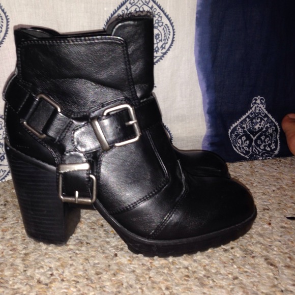 Really cute Dolce vita boots.