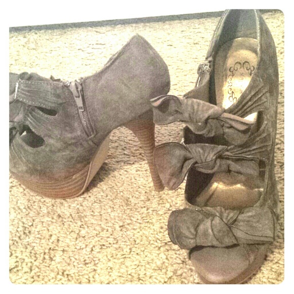 Never been worn. Size 7.5, Grey 5 inch heels. - Picture 1 of 3