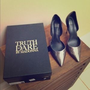 Truth or dare by Madonna black pump