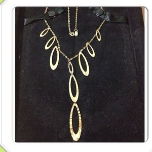 14KT GOLD NECKLACE HAMMERED DANGLES