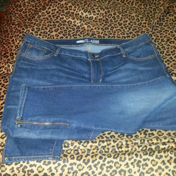Old Navy "The Rockstar" zipper ankle jeans NWOT