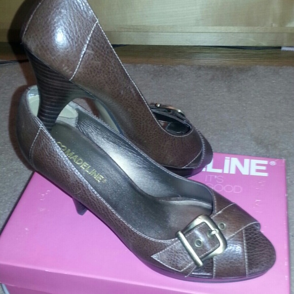 EUC Madeline Coffee leather Heels