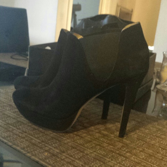 Shoes - Picture 2 of 4