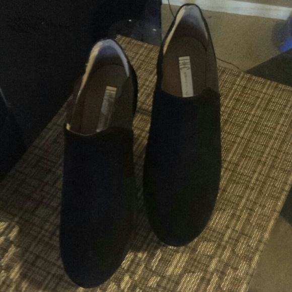 Shoes - Picture 3 of 4