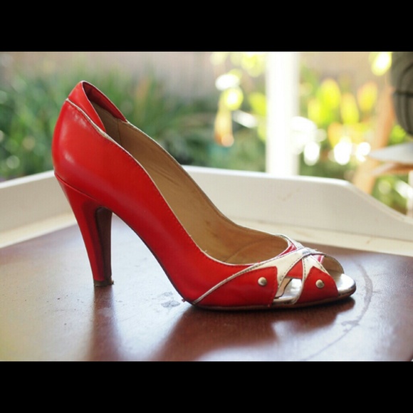 Red peep toe pumps - Picture 3 of 4
