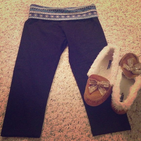 Aztec yoga crops - Picture 1 of 1