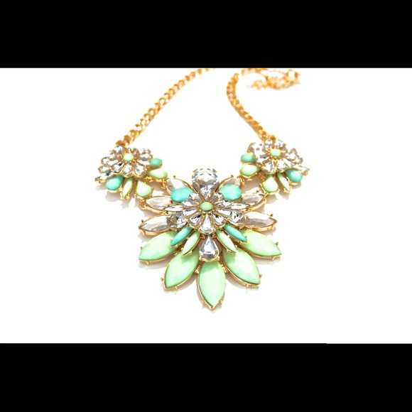 🎉SALE🎉The Mint Collection Antique Necklace